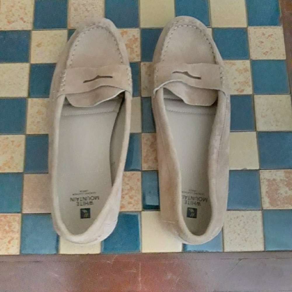 Nwot White Mountain tan suede loafers - Picture 2 of 5